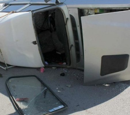 Familie din Călăraşi, rănită după ce maşina în care se afla s-a răsturnat. De vină a fost o şoferiţă din Valu